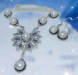 Internet only: Biwa Pearl necklace set