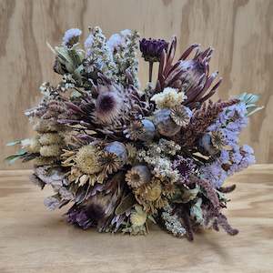 Grey, neutral and lilac dried posy.