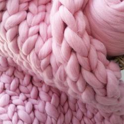 Handknitting - other than cardigan, pullover or similar: Super Chunky Wool - Cupcake