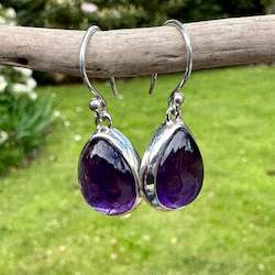 Jewellery: Amethyst cabochon drop earrings
