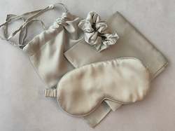 Household linen wholesaling: Silk Gift Set - Light Grey