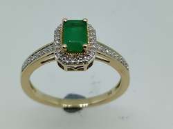 Jewellery: Emerald & Dia Cluster Ring 0.12ct tdw RJ018Y9ED