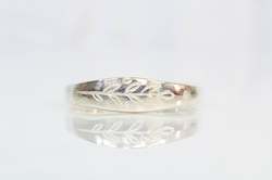 Jewellery manufacturing: Leaf Signet Ring - White Gold