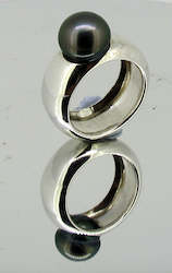 Jewellery: Black Pearl Ring