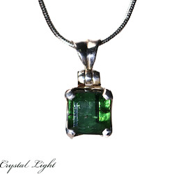 China, glassware and earthenware wholesaling: Green Tourmaline Faceted Pendant